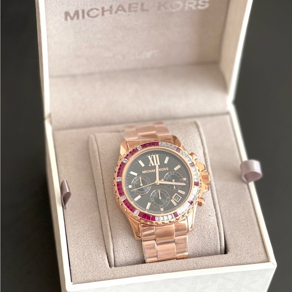 Michael Kors Everest Chronograph Quartz Crystal Black Dial Ladies Watch MK6972. - Picture 8 of 8